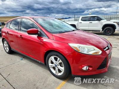 Czwarte zdjęcie samochodu z boku: 2012 FORD FOCUS SE VIN:1FAHP3K28CL462541 - miniatura