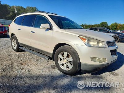 Czwarte zdjęcie samochodu z boku: 2012 CHEVROLET TRAVERSE LT VIN:1GNKRJED6CJ360086 - miniatura