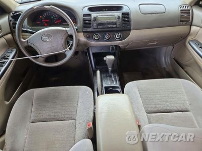 Zdjęcie 8 z 13 samochodu: 2005 TOYOTA CAMRY LE VIN:4T1BE32K05U623589 - miniatura