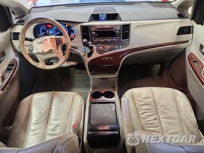 Zdjęcie 8 z 13 samochodu: 2011 TOYOTA SIENNA XLE 8-PASSENGER VIN:5TDYK3DC0BS130332 - miniatura
