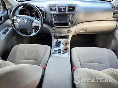 Zdjęcie 8 z 14 samochodu: 2013 TOYOTA HIGHLANDER PLUS VIN:5TDBK3EH2DS214476 - miniatura