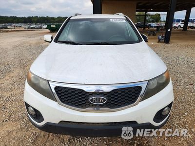Piąte zdjęcie samochodu w środku: 2011 KIA SORENTO LX VIN:5XYKT4A15BG162928 - miniatura