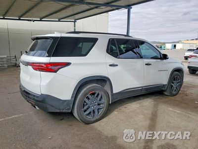 Trzecie zdjęcie samochodu z tyłu: 2023 CHEVROLET TRAVERSE PREMIER VIN:1GNERKKW7PJ338239 - miniatura