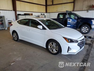 Czwarte zdjęcie samochodu z boku: 2019 HYUNDAI ELANTRA VALUE EDITION VIN:5NPD84LF0KH463666 - miniatura