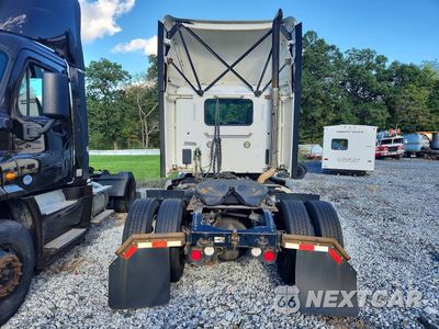 Zdjęcie 6 z 12 samochodu: 2020 PETERBILT 579 SEMI TRUCK VIN:1XPBA48XXLD685747 - miniatura