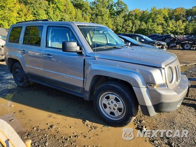 Czwarte zdjęcie samochodu z boku: 2015 JEEP PATRIOT SPORT VIN:1C4NJPBA6FD284320 - miniatura