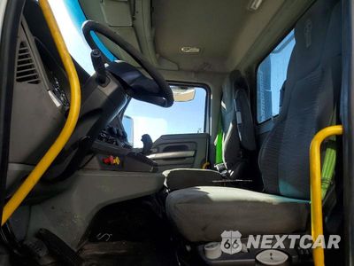 Zdjęcie 7 z 13 samochodu: 2018 KENWORTH T680 SEMI TRUCK VIN:1XKYD49X4JJ190884 - miniatura