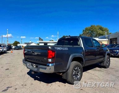 Czwarte zdjęcie samochodu z boku: 2019 TOYOTA TACOMA TRD OFF-ROAD VIN:3TMCZ5AN8KM259572 - miniatura