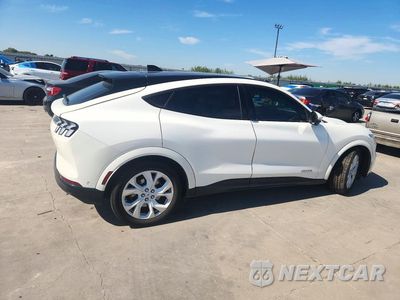Trzecie zdjęcie samochodu z tyłu: 2022 FORD MUSTANG MACH-E PREMIUM VIN:3FMTK3SS8NMA41967 - miniatura