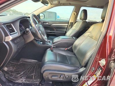 Zdjęcie 7 z 13 samochodu: 2019 TOYOTA HIGHLANDER XLE VIN:5TDKZRFH7KS332470 - miniatura