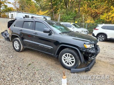 Czwarte zdjęcie samochodu z boku: 2020 JEEP GRAND CHEROKEE LAREDO VIN:1C4RJFAG6LC409609 - miniatura