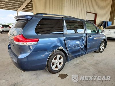 Trzecie zdjęcie samochodu z tyłu: 2014 TOYOTA SIENNA LE VIN:5TDKK3DCXES415114 - miniatura