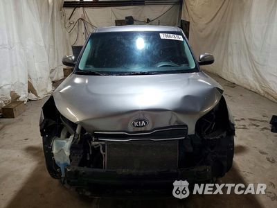 Piąte zdjęcie samochodu w środku: 2018 KIA SOUL BASE VIN:KNDJN2A26J7525476 - miniatura