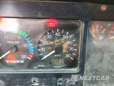 Zdjęcie 9 z 13 samochodu: 1996 VOLVO WCA DUMP TRUCK VIN:4V4VDBGF8TN713661 - miniatura