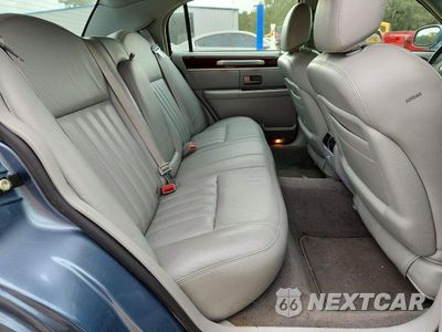 Zdjęcie 10 z 12 samochodu: 2004 LINCOLN TOWN CAR EXECUTIVE VIN:1LNHM81W14Y682317 - miniatura