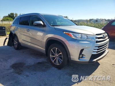 Czwarte zdjęcie samochodu z boku: 2018 TOYOTA HIGHLANDER XLE VIN:5TDJZRFH3JS863059 - miniatura