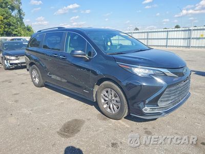 Czwarte zdjęcie samochodu z boku: 2021 TOYOTA SIENNA XLE VIN:5TDYRKEC8MS073305 - miniatura