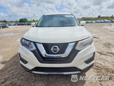 Piąte zdjęcie samochodu w środku: 2017 NISSAN ROGUE S VIN:KNMAT2MT6HP515602 - miniatura
