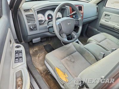 Zdjęcie 8 z 12 samochodu: 2005 DODGE DAKOTA QUAD SLT VIN:1D7HE48N45S314117 - miniatura