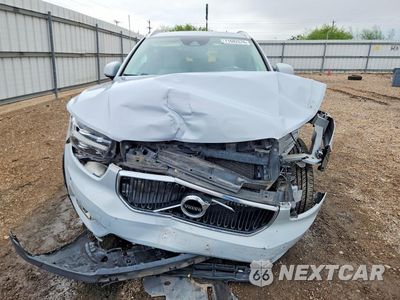 Piąte zdjęcie samochodu w środku: 2021 VOLVO XC40 T5 MOMENTUM VIN:YV4162UK6M2422002 - miniatura