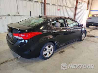 Trzecie zdjęcie samochodu z tyłu: 2013 HYUNDAI ELANTRA GLS VIN:KMHDH4AE7DU008263 - miniatura