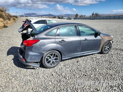 Trzecie zdjęcie samochodu z tyłu: 2015 FORD FOCUS SE VIN:1FADP3F2XFL380646 - miniatura