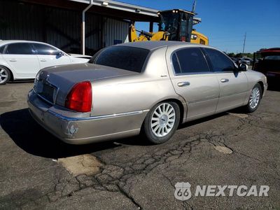 Trzecie zdjęcie samochodu z tyłu: 2003 LINCOLN TOWN CAR SIGNATURE VIN:1LNHM82W63Y672170 - miniatura