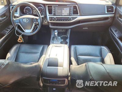 Zdjęcie 8 z 13 samochodu: 2019 TOYOTA HIGHLANDER XLE VIN:5TDJZRFH4KS623472 - miniatura