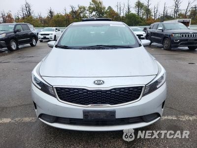 Piąte zdjęcie samochodu w środku: 2017 KIA FORTE LX VIN:3KPFK4A77HE083369 - miniatura