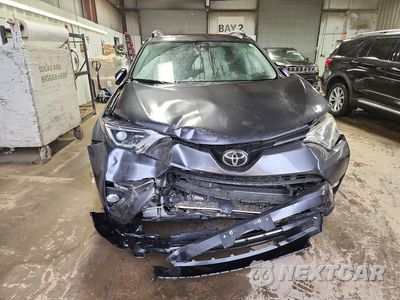 Piąte zdjęcie samochodu w środku: 2018 TOYOTA RAV4 XLE VIN:JTMRFREV5JJ244379 - miniatura