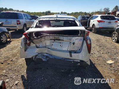 Zdjęcie 6 z 12 samochodu: 2018 TOYOTA PRIUS FOUR VIN:JTDKARFU4J3548698 - miniatura