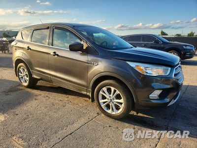 Czwarte zdjęcie samochodu z boku: 2017 FORD ESCAPE SE VIN:1FMCU9GD1HUA47696 - miniatura