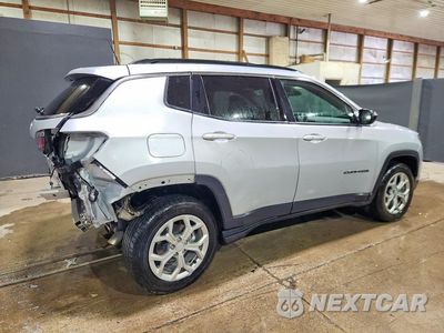 Trzecie zdjęcie samochodu z tyłu: 2024 JEEP COMPASS LATITUDE VIN:3C4NJDBN1RT119520 - miniatura