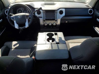 Zdjęcie 8 z 12 samochodu: 2017 TOYOTA TUNDRA CREWMAX SR5 VIN:5TFEY5F14HX217369 - miniatura
