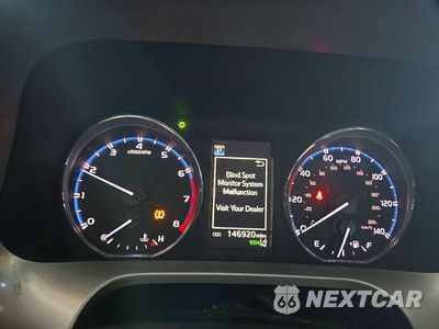 Zdjęcie 9 z 13 samochodu: 2018 TOYOTA RAV4 LIMITED VIN:JTMDFREV2JJ733879 - miniatura