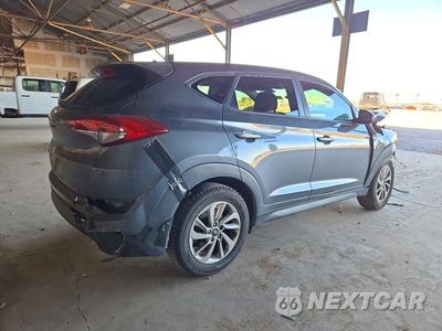 Trzecie zdjęcie samochodu z tyłu: 2018 HYUNDAI TUCSON SE VIN:KM8J23A49JU755008 - miniatura