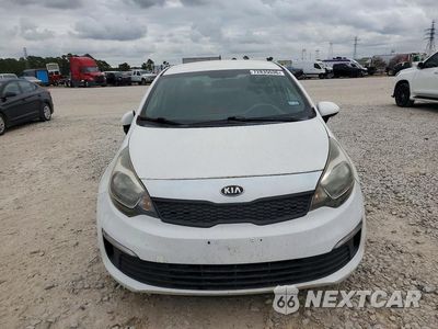 Piąte zdjęcie samochodu w środku: 2017 KIA RIO LX VIN:KNADM4A38H6034554 - miniatura