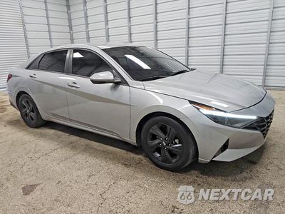 Czwarte zdjęcie samochodu z boku: 2021 HYUNDAI ELANTRA SEL VIN:5NPLM4AG2MH027505 - miniatura