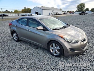 Czwarte zdjęcie samochodu z boku: 2013 HYUNDAI ELANTRA GLS VIN:5NPDH4AE3DH356902 - miniatura