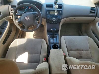 Zdjęcie 8 z 12 samochodu: 2004 HONDA ACCORD LX VIN:1HGCM56394A100518 - miniatura