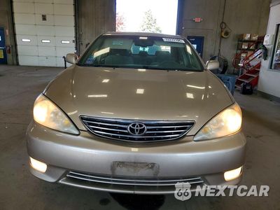 Piąte zdjęcie samochodu w środku: 2005 TOYOTA CAMRY XLE VIN:4T1BE32K75U974371 - miniatura