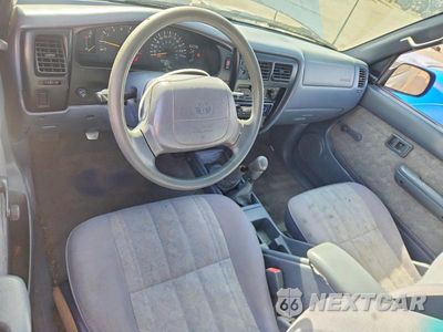 Zdjęcie 8 z 12 samochodu: 2000 TOYOTA TACOMA BASE VIN:4TAPM62N3YZ662740 - miniatura
