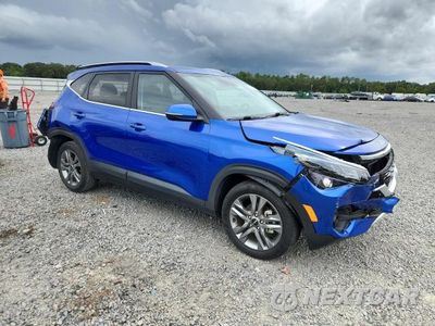 Czwarte zdjęcie samochodu z boku: 2023 KIA SELTOS S VIN:KNDEU2AA2P7418607 - miniatura