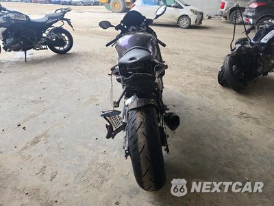 Czwarte zdjęcie samochodu z boku: 2011 BMW S 1000 RR VIN:WB1051702BZV43360 - miniatura