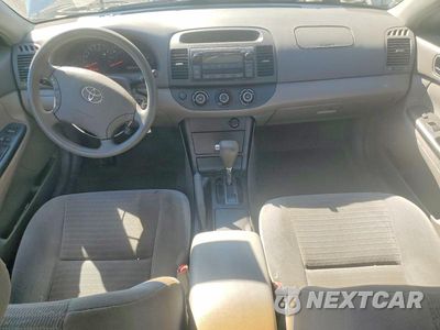 Zdjęcie 8 z 12 samochodu: 2005 TOYOTA CAMRY LE VIN:4T1BE32K15U618529 - miniatura