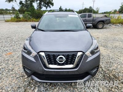 Piąte zdjęcie samochodu w środku: 2018 NISSAN KICKS SR VIN:3N1CP5CU7JL529893 - miniatura