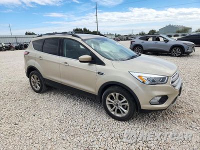 Czwarte zdjęcie samochodu z boku: 2018 FORD ESCAPE SEL VIN:1FMCU0HD0JUD04086 - miniatura