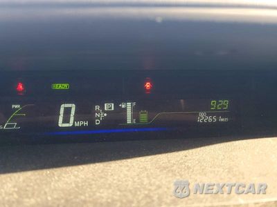Zdjęcie 9 z 13 samochodu: 2014 TOYOTA PRIUS V FIVE VIN:JTDZN3EU2E3321114 - miniatura