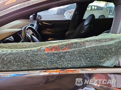 Zdjęcie 7 z 12 samochodu: 2016 TESLA MODEL X VIN:5YJXCBE22GF015073 - miniatura