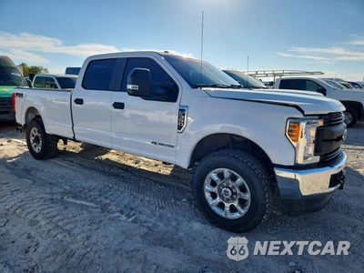 Czwarte zdjęcie samochodu z boku: 2019 FORD F350 SUPER DUTY VIN:1FT8W3BT3KEG71050 - miniatura